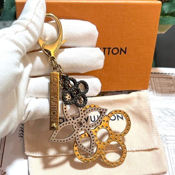 Louis Vuitton Authentic Bijoux Sac Tapage Bag Charm in Gold - Picture 3 of 7